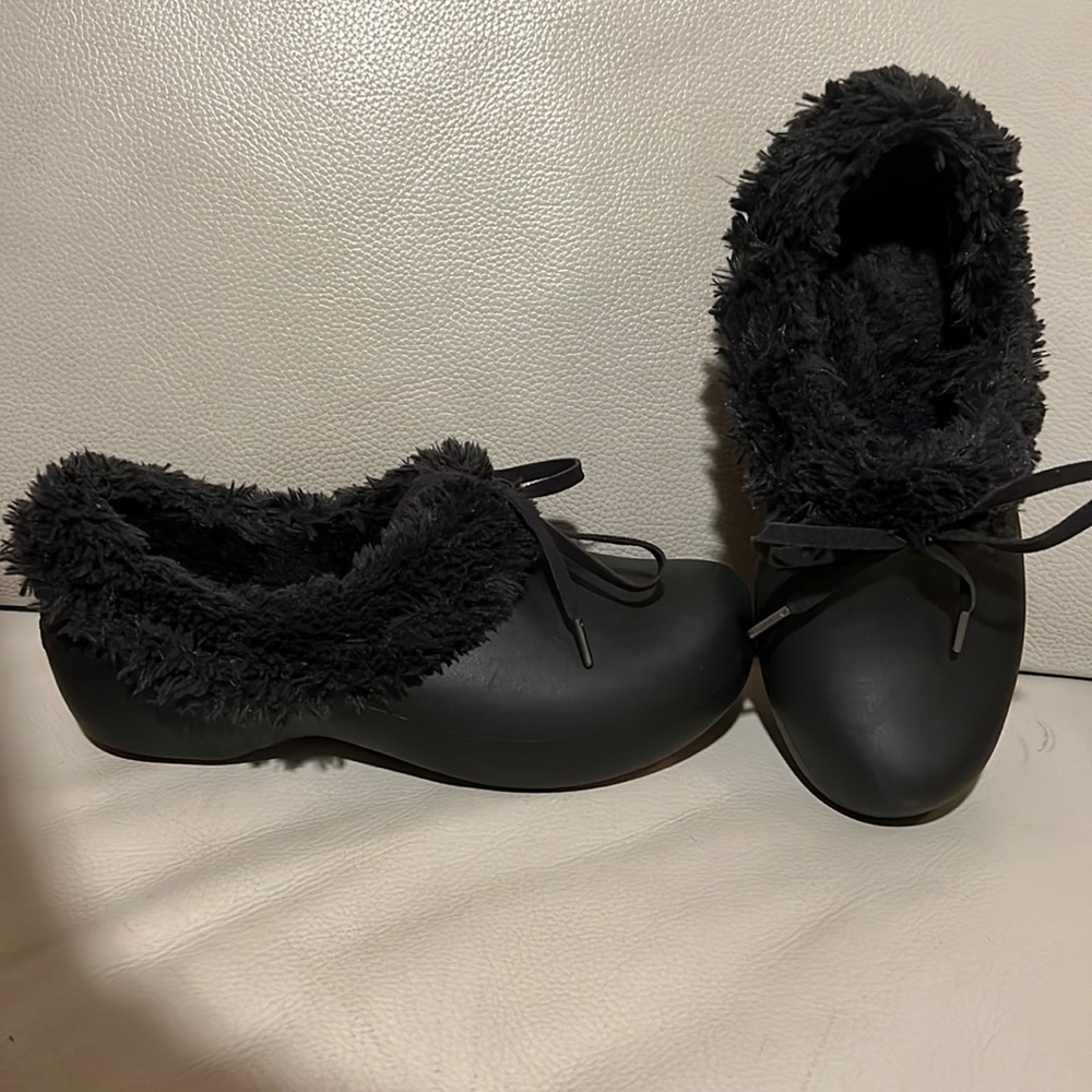 Crocs waterproof fur lined slip on clog gretel